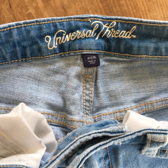 Universal Thread Boyfriend Jean - Picture 2 of 4